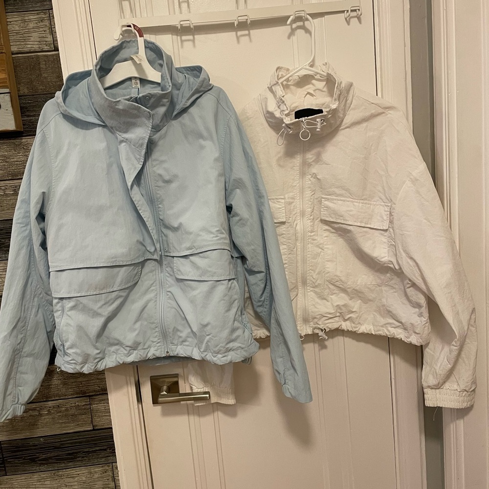 lululemon athletica Pale Blue Hooded Crop Utility Jacket - Picture 4 of 4